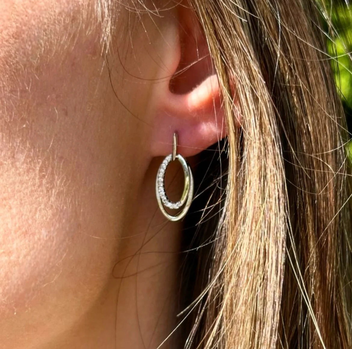 BOUCLES D'OREILLES EN ARGENT OVALES PENDANTS AVEC PIERRES - Image 2
