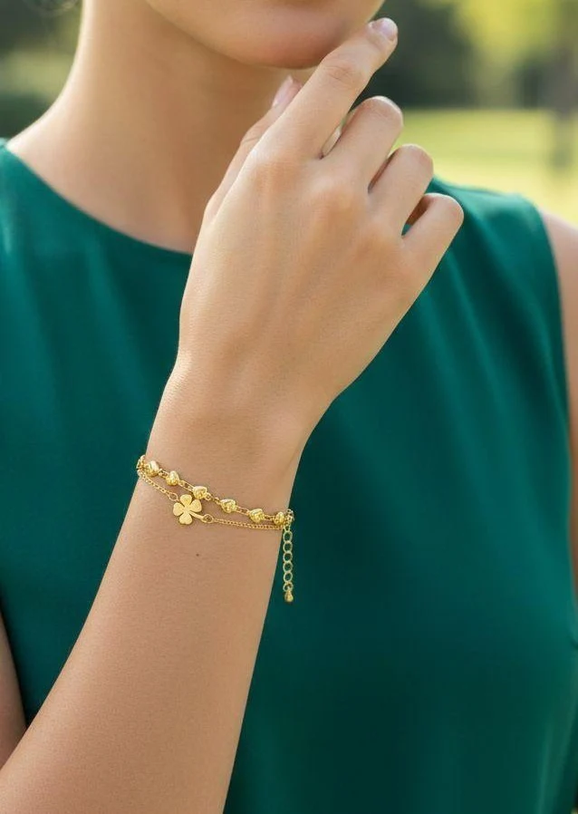 BRACELET EN ACIER DORE MULTI COEURS ET TREFLE - Image 2