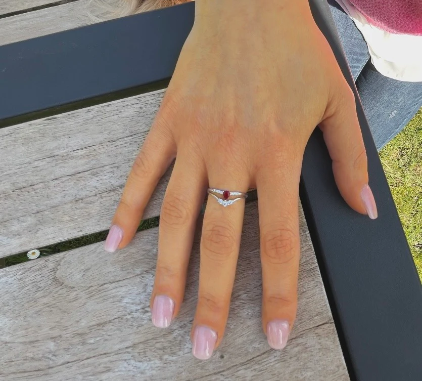 BAGUE EN ARGENT 2 RANGS AVEC PIERRES ET SOLITAIRE RUBIS - Image 2