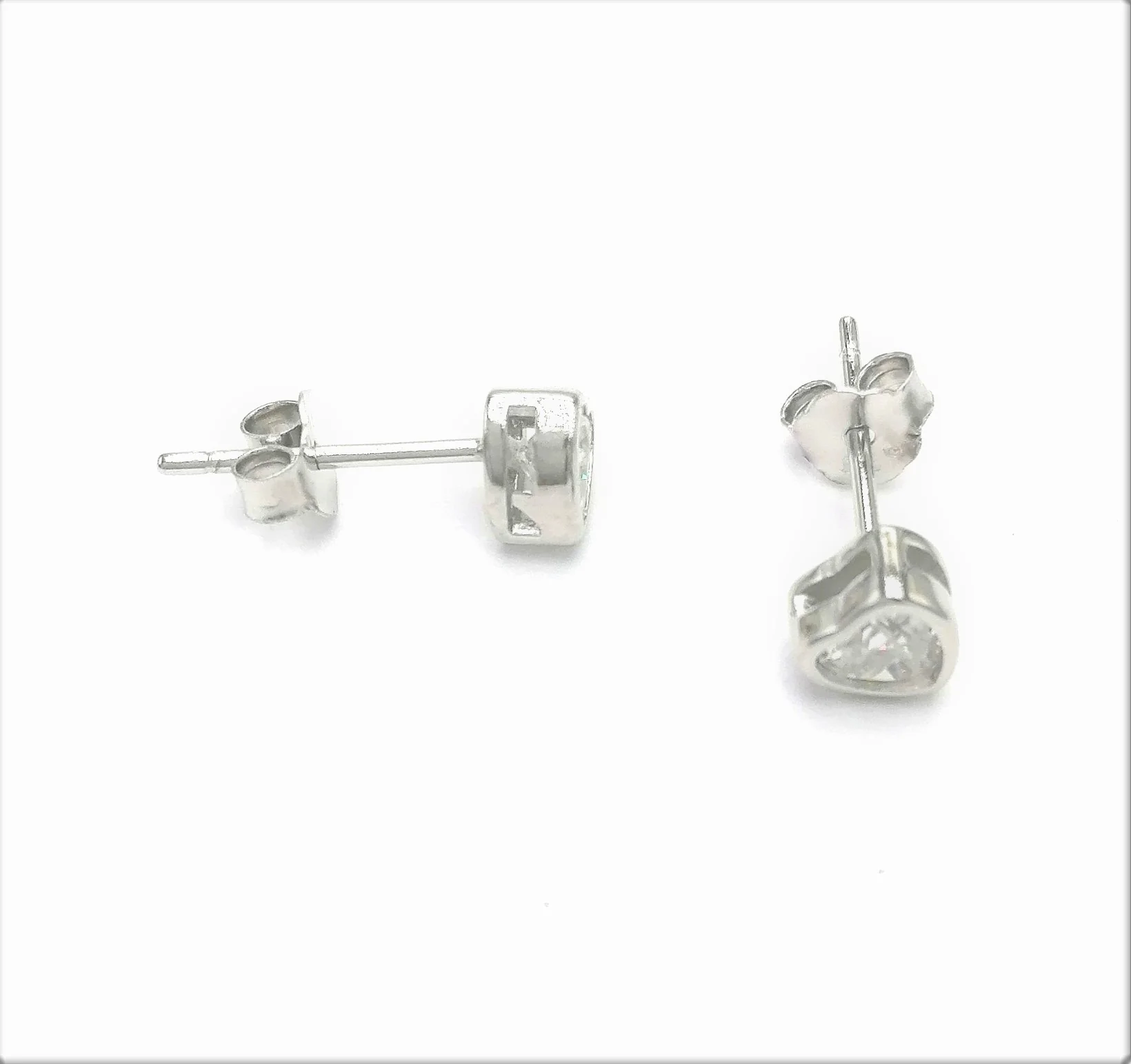 BOUCLES D'OREILLES EN ARGENT SOLITAIRE COEUR - Image 3