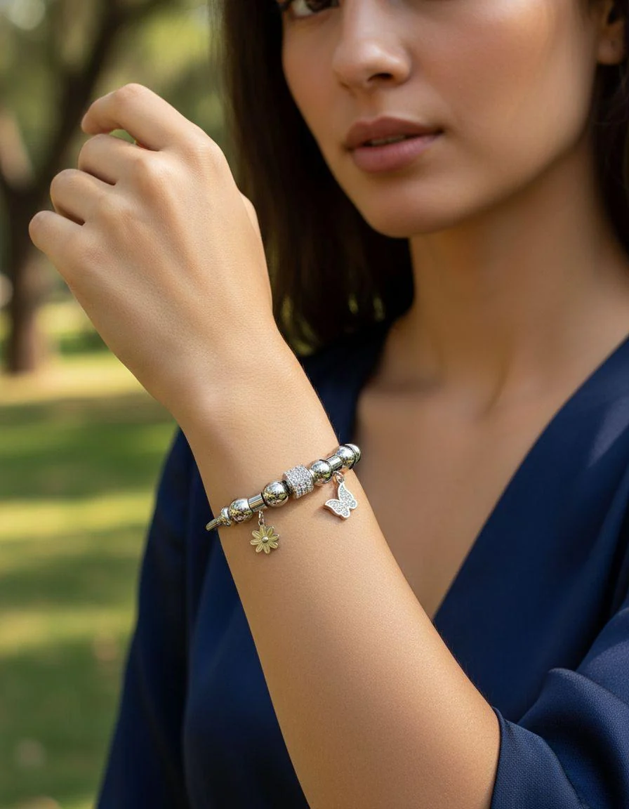 BRACELET EN ACIER AVEC PAPILLON ET FLEUR AVEC STRASS - Image 2