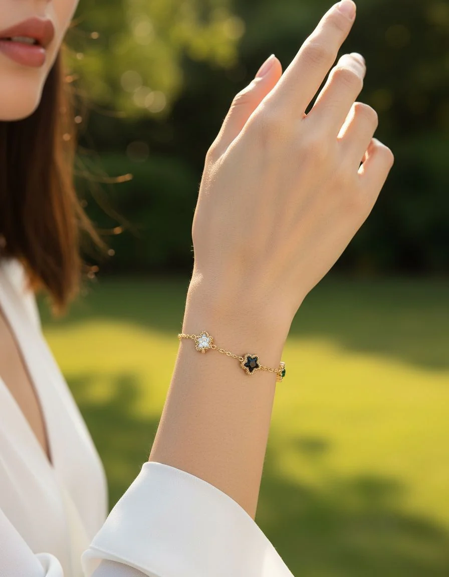 BRACELET EN ACIER DORE AVEC ETOILE MARTELE MULTI COLOR - Image 2