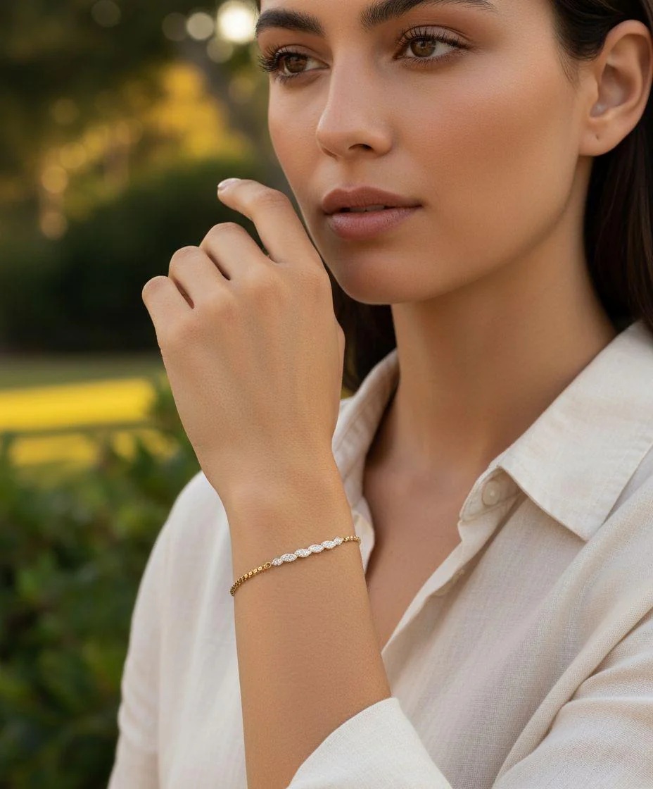 BRACELET EN ACIER DORE AVEC STRASS - Image 2