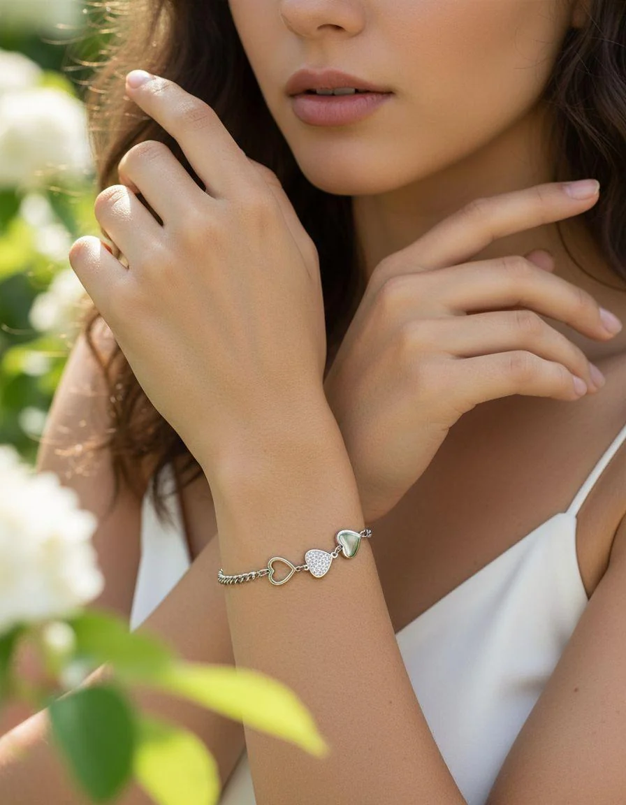 BRACELET EN ACIER MAILLE GOURMETTE 3 COEURS ET STRASS - Image 2