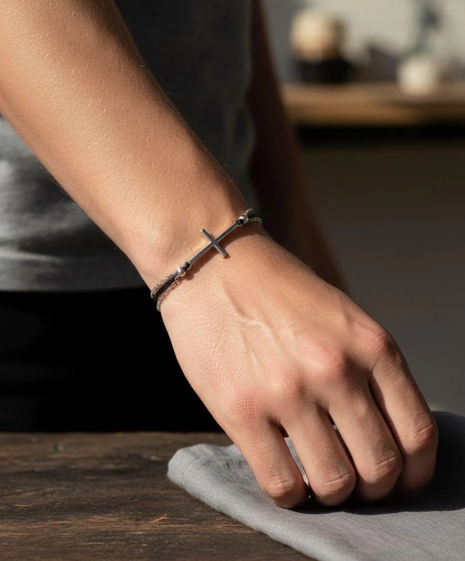 BRACELET EN CORDE AVEC CROIX EN ACIER - Image 3