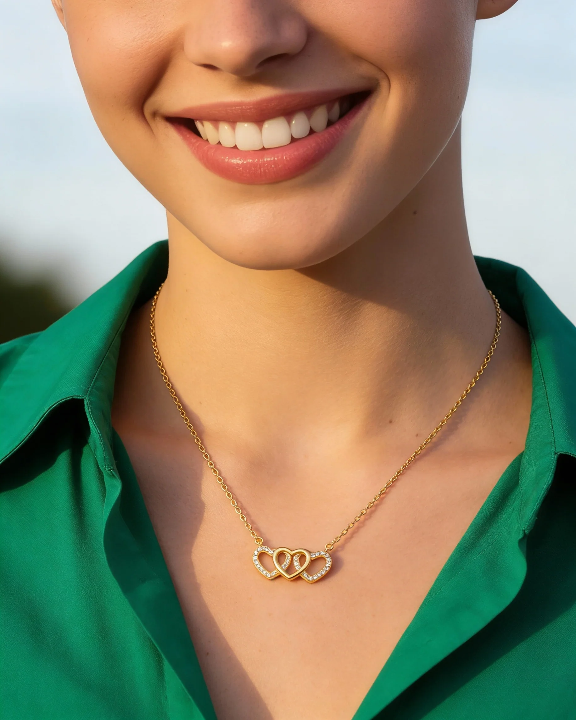 COLLIER EN ARGENT DORE TRIPLE COEURS AVEC ZIRCONIUM - Image 2